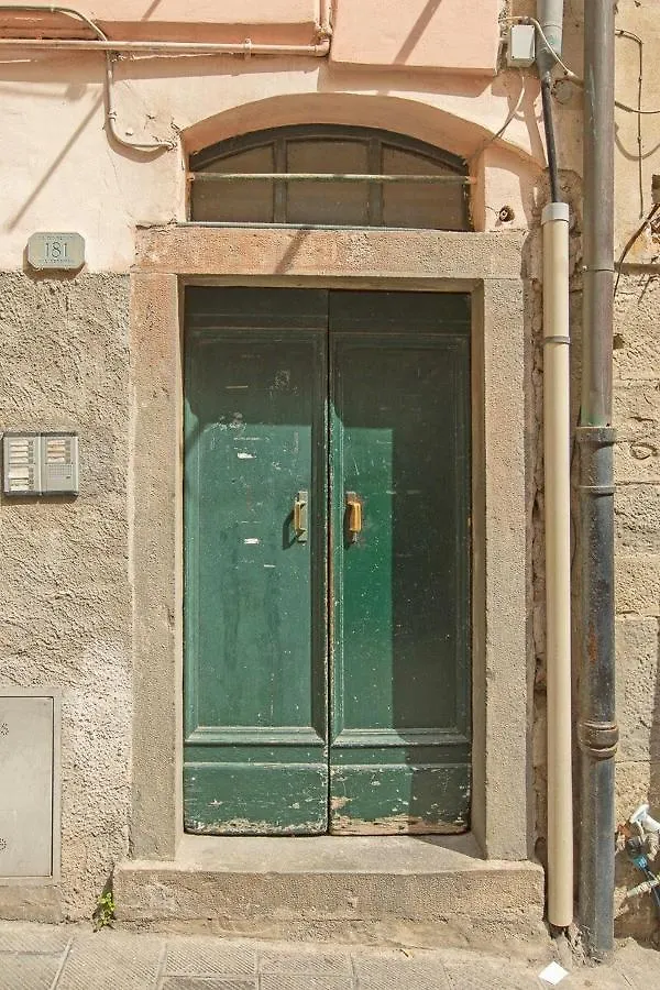 Colombo 181 Hotel Riomaggiore 0*,  Italy