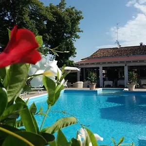 https://relais-villa-roncuzzi-russi.emilia-romagnahotels.net